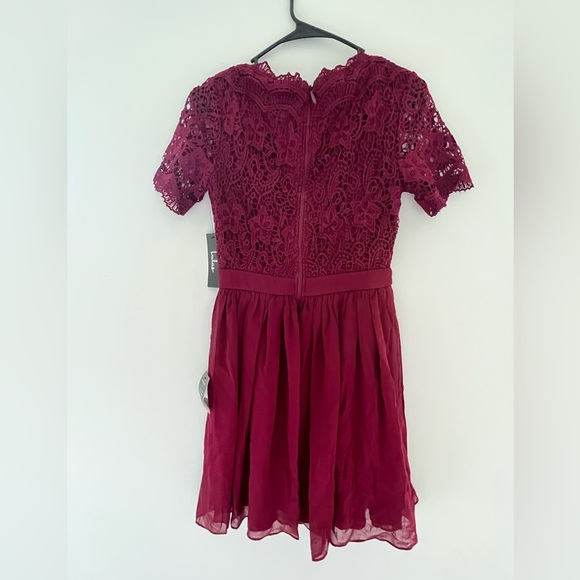 NWT Lulu’s Burgundy Lace Dress - Picture 6 of 6
